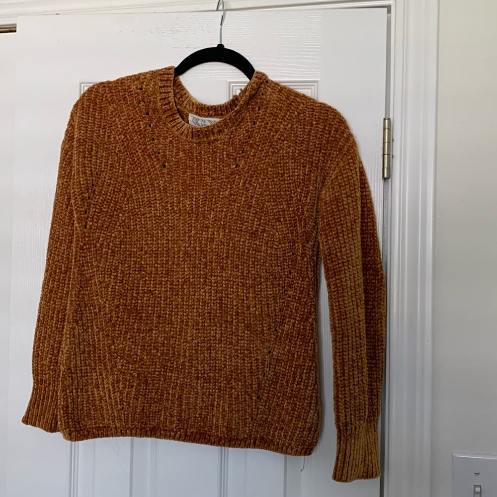 Pink rose sweater with hole tetail one pull on sleeve see picture